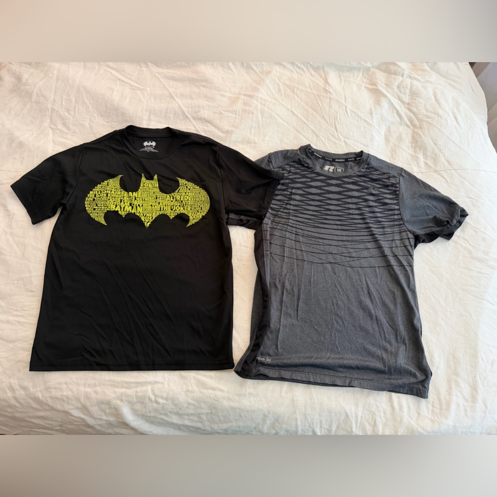 (2) boys size 10/12 dri-fit shirt bundle
Excellent condition!
Batman